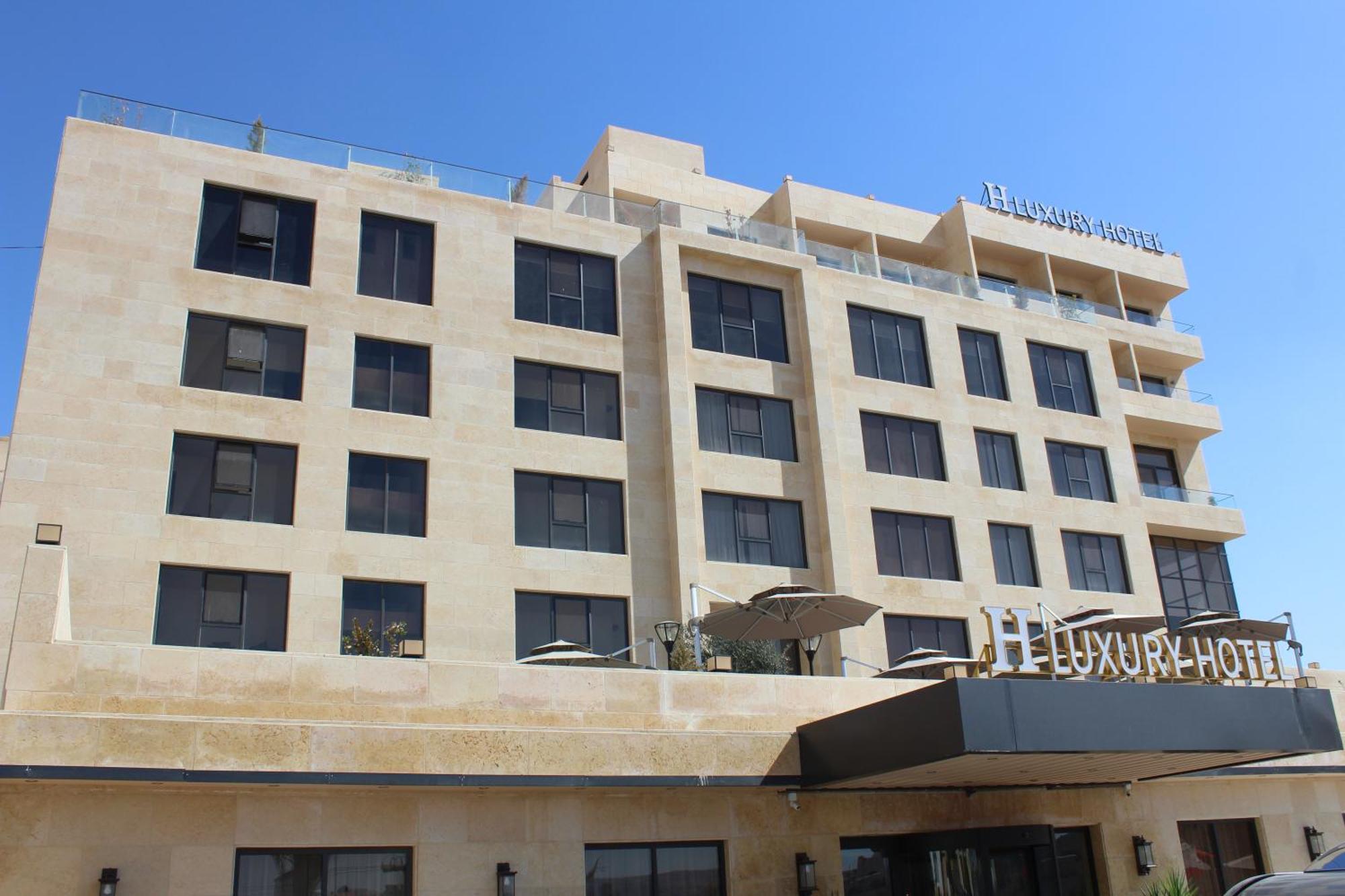 H Luxury Hotel Wadi Musa Bagian luar foto